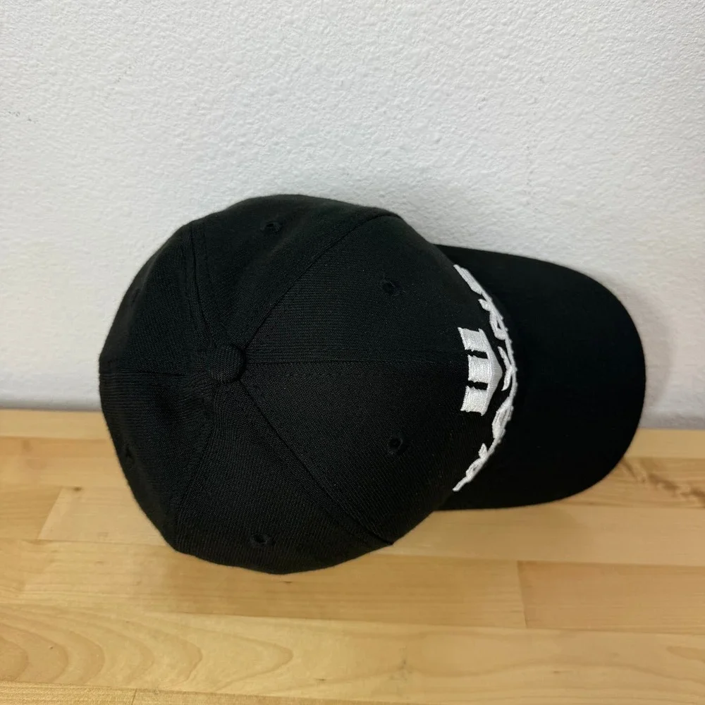New Era Wayne Industries Batman 39THIRTY Stretch Fit Hat Black Mens M/L